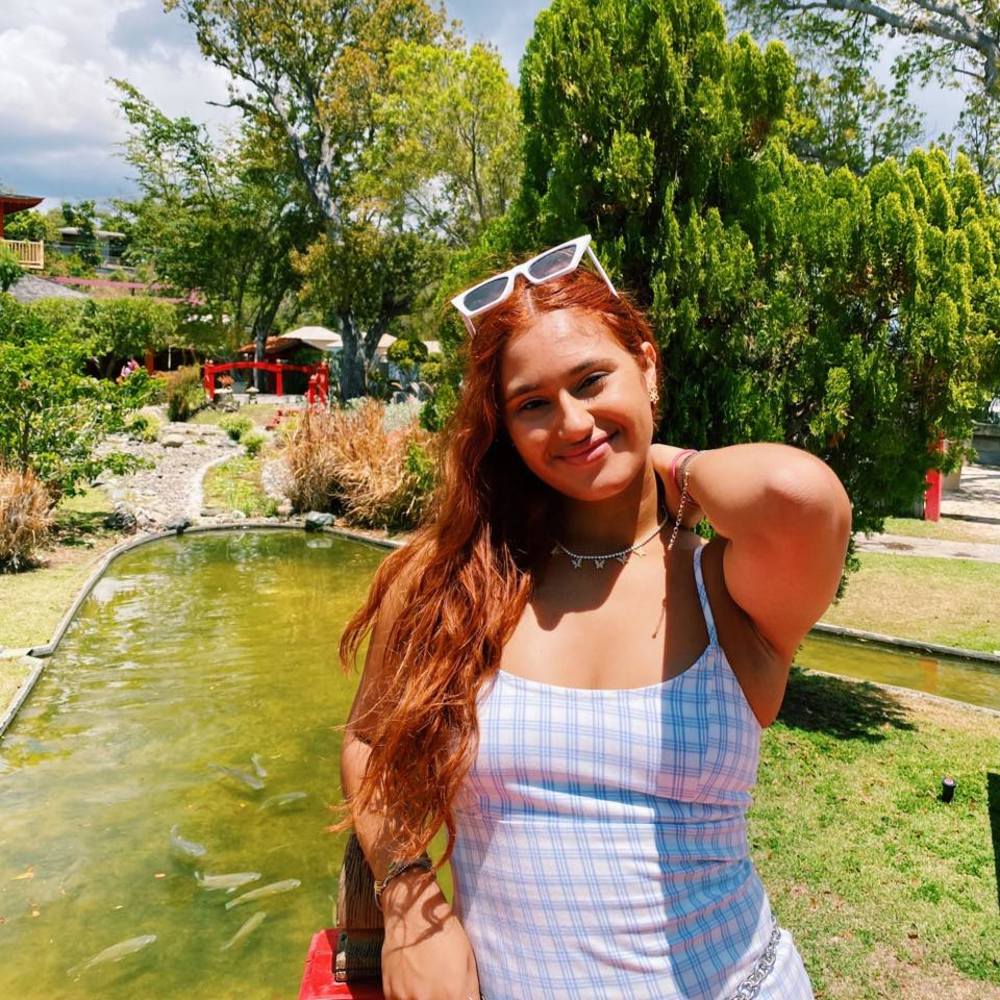 Meet your Posher, Adriana